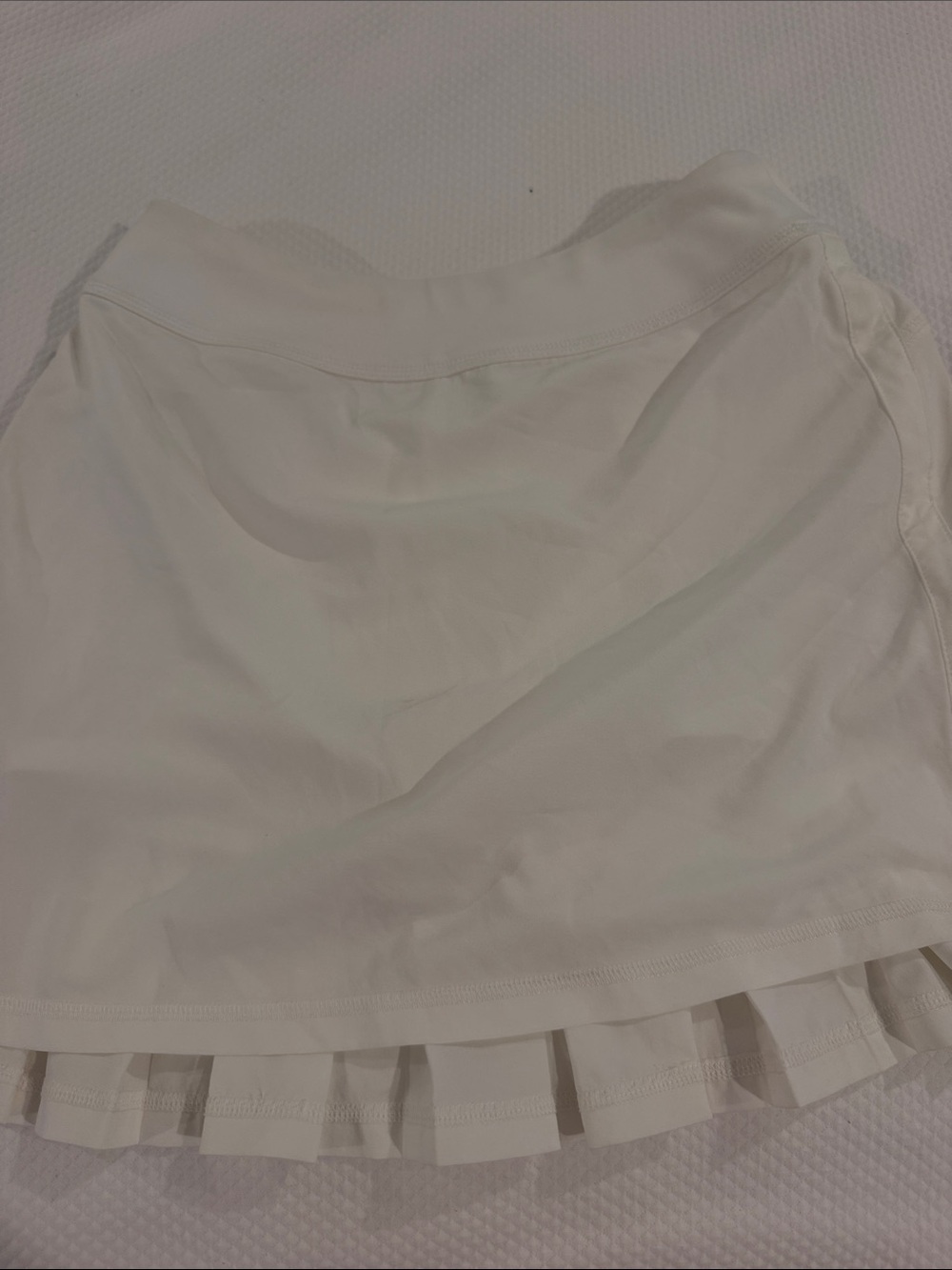 Vineyard Vines White Mini Skirt with Pleated Trim